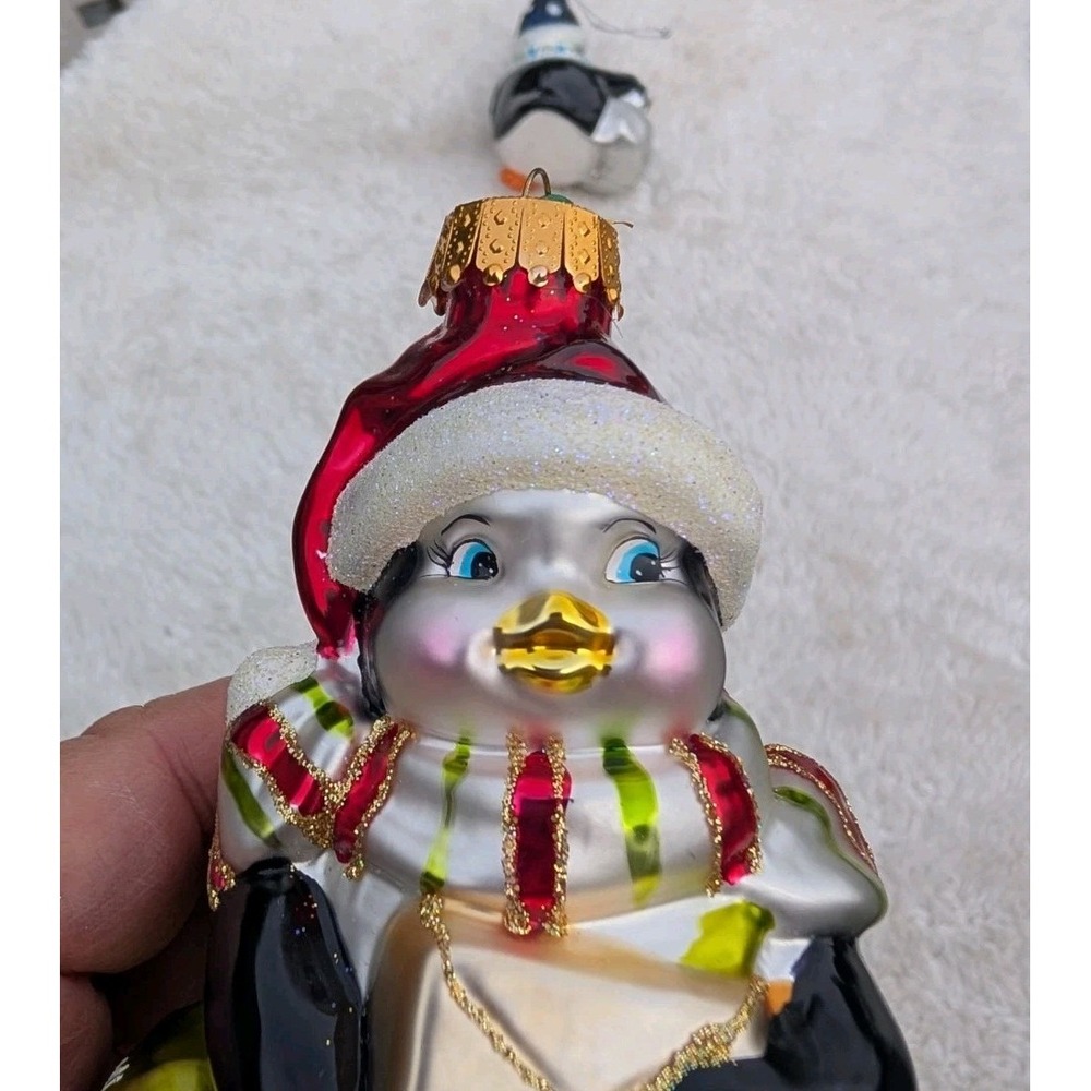 Penguins Blown Glass Medium 5x3x3 Inch Christmas Ornaments Hat Presents Lot Of 2 - Picture 4 of 9